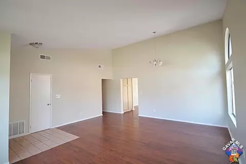 36865 32nd St, Palmdale, CA 93550 photo 3