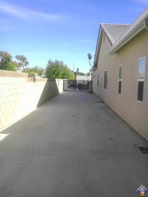 42909 Flag St, Lancaster, CA 93536 photo 3