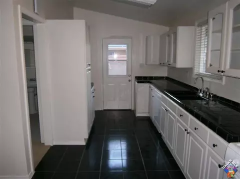 408 E Nugent St, Lancaster, CA 93535 photo 2