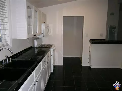 408 E Nugent St, Lancaster, CA 93535 photo 3