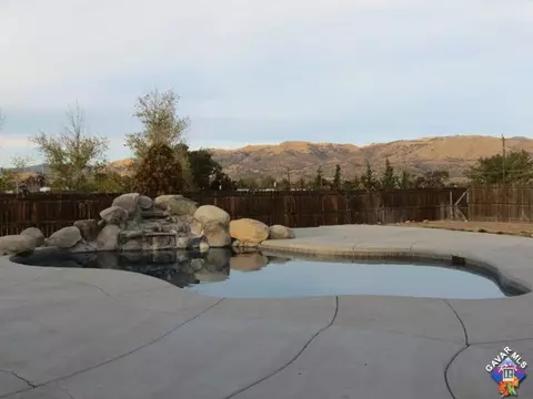 19711 Kid Pl, Tehachapi, CA 93561 photo 2