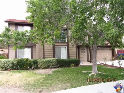 37645 Dixie Dr, Palmdale, CA 93550 photo 2