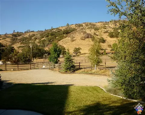 26350 Bear Valley Rd, Tehachapi, CA 93561 photo 3