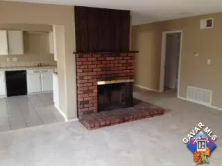 44533 3rd St, Lancaster, CA 93535 photo 2