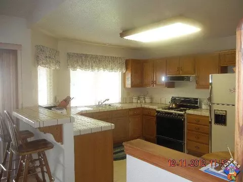 3833 Jonathan Ct, Lancaster, CA 93536 photo 5