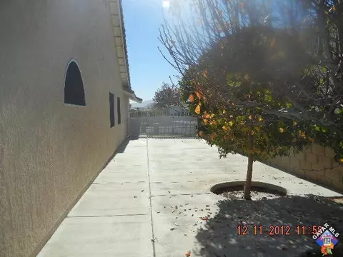 3833 Jonathan Ct, Lancaster, CA 93536 photo 2