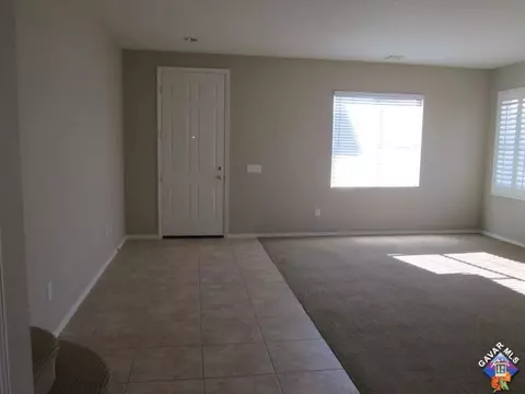 5739 Golding Dr, Lancaster, CA 93536 photo 4