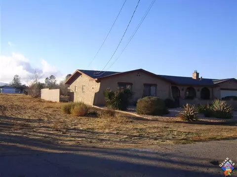 38035 13th St E, Palmdale, CA 93550 photo 2