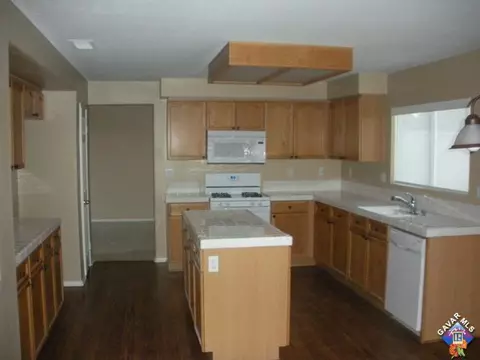 6819 Teasdale St, Lancaster, CA 93536 photo 4