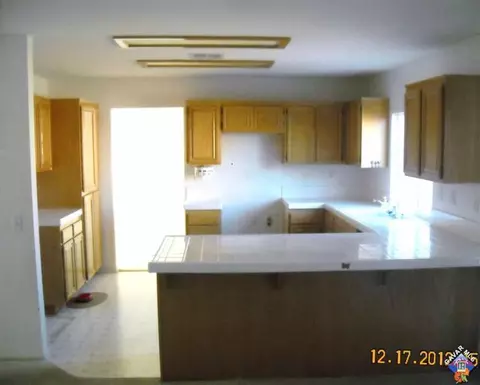 405 E J12 Ave, Lancaster, CA 93535 photo 2