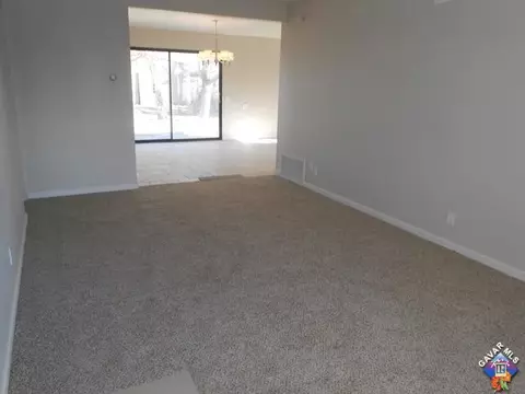 37508 E 4th St, Palmdale, CA 93550 photo 4