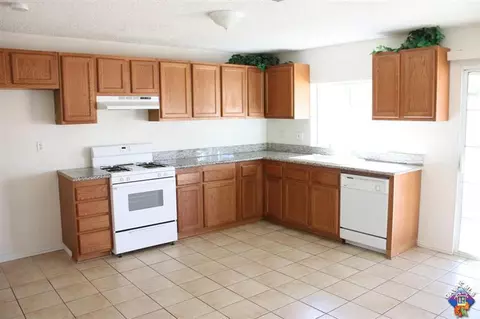 43047 Guyman Ave, Lancaster, CA 93536 photo 2