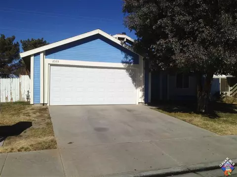 2535 Emerald Ln, Lancaster, CA 93535 photo 2