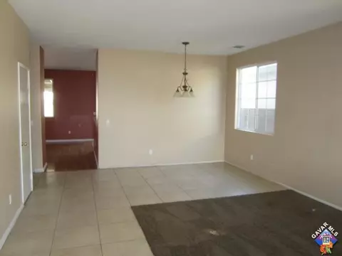 3753 Saddleback Dr, Palmdale, CA 93550 photo 2