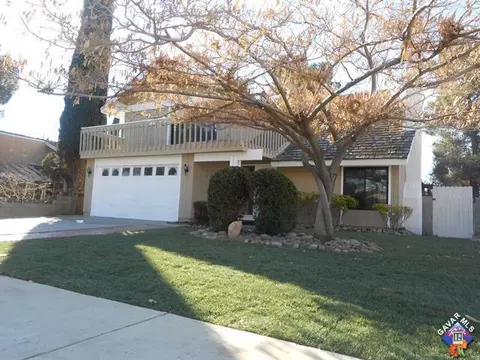 1014 Morven St, Lancaster, CA 93535 photo 2