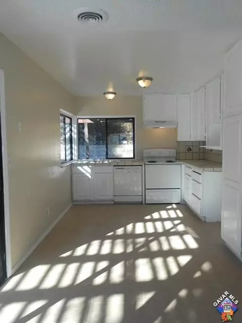 1014 Morven St, Lancaster, CA 93535 photo 8