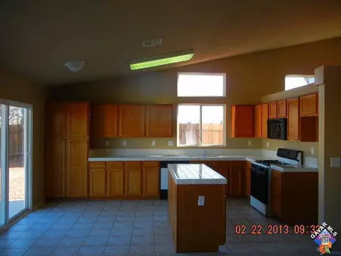 6321 Jasper Ct, Lancaster, CA 93536 photo 3