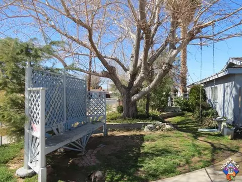 327 Avenue J8 E, Lancaster, CA 93535 photo 2