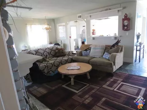 327 Avenue J8 E, Lancaster, CA 93535 photo 4