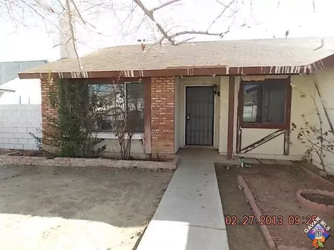 37806 Maureen St, Palmdale, CA 93550 photo 2