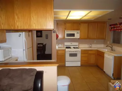36867 35th St E, Palmdale, CA 93550 photo 2