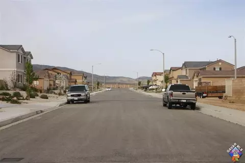 7060 Hemlock Ave, Lancaster, CA 93536 photo 4