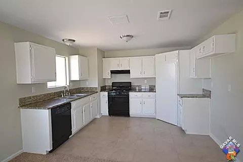 40501 Fieldspring St, Lancaster, CA 93535 photo 6