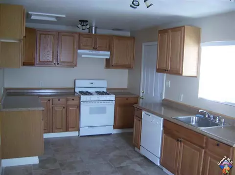 615 Avenue K8 E, Lancaster, CA 93535 photo 3