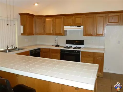 44526 E 12th St, Lancaster, CA 93535 photo 3