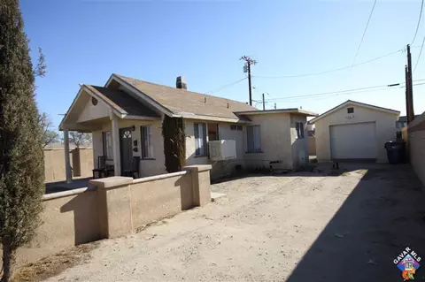 45112 Cedar Ave, Lancaster, CA 93534 photo 2