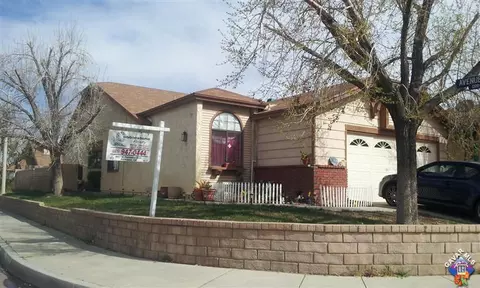 37644 13th St E, Palmdale, CA 93550 photo 1