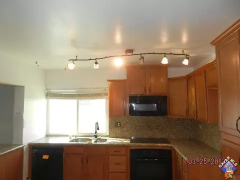 43046 Alep St, Lancaster, CA 93536 photo 2