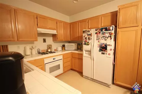 3750 Saddleback Dr, Palmdale, CA 93550 photo 4