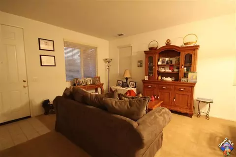 3750 Saddleback Dr, Palmdale, CA 93550 photo 2