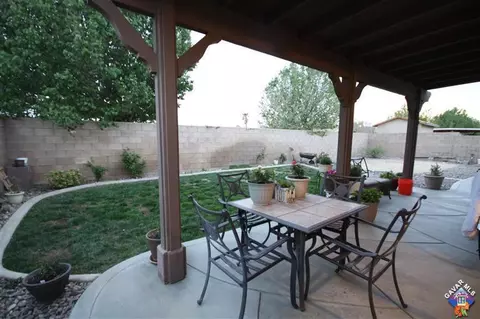 3750 Saddleback Dr, Palmdale, CA 93550 photo 8