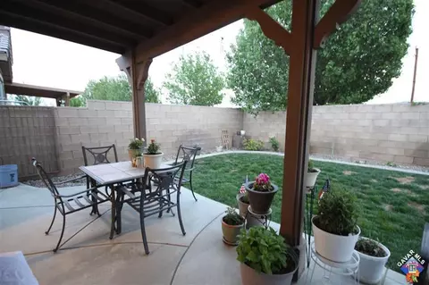 3750 Saddleback Dr, Palmdale, CA 93550 photo 9