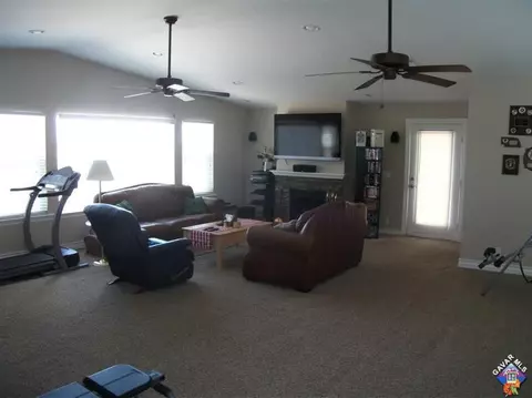 407 Lago Lindo Rd E, Palmdale, CA 93550 photo 10