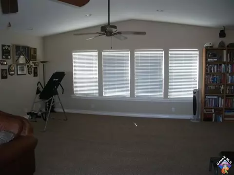 407 Lago Lindo Rd E, Palmdale, CA 93550 photo 14