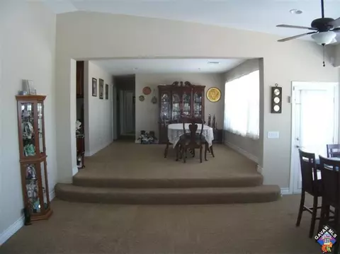 407 Lago Lindo Rd E, Palmdale, CA 93550 photo 2