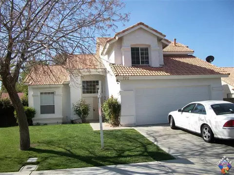 722 E Whitlatch Dr, Lancaster, CA 93535 photo 1