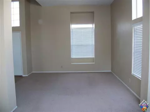 722 E Whitlatch Dr, Lancaster, CA 93535 photo 4