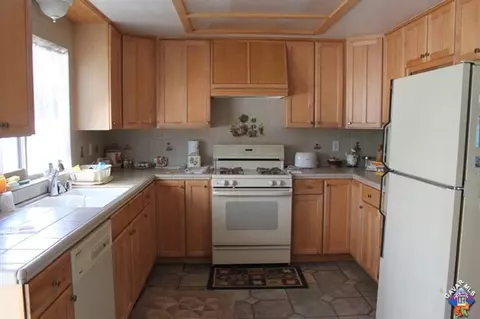1121 Landsford St, Lancaster, CA 93535 photo 8