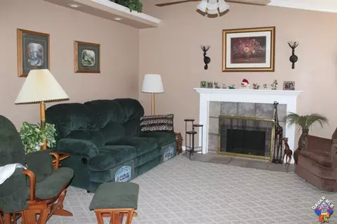 1121 Landsford St, Lancaster, CA 93535 photo 6