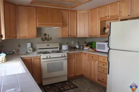 1121 Landsford St, Lancaster, CA 93535 photo 9