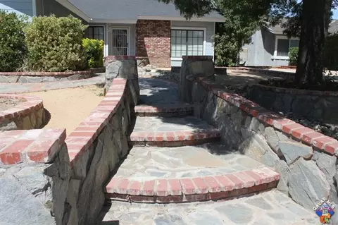 1121 Landsford St, Lancaster, CA 93535 photo 3