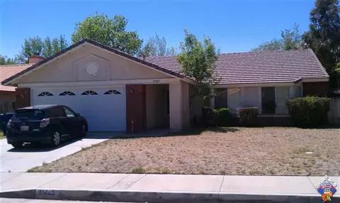37445 Sheffield Dr, Palmdale, CA 93550 photo 2