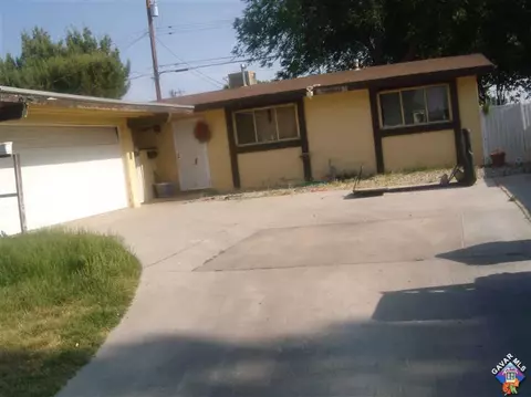 446 Nugent St E, Lancaster, CA 93535 photo 1