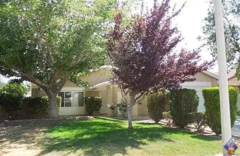 828 Kildare St E, Lancaster, CA 93535 photo 2