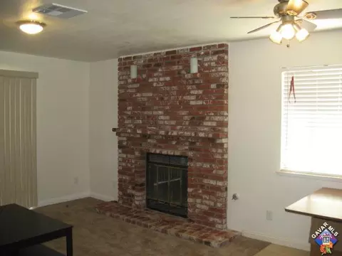 1828 E Nessa Dr, Lancaster, CA 93535 photo 3