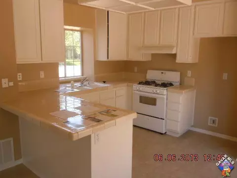 552 Spruce Ct, Palmdale, CA 93550 photo 8